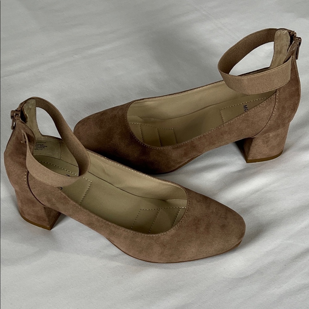 White Mountain Makayla Faux Suede Block Heel Pumps